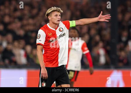 Rotterdam, pays-Bas. 02 octobre 2025. ROTTERDAM, PAYS-BAS - 2 OCTOBRE : SEM Steijn de Feyenoord gestes lors de l'UEFA Europa League, phase de Ligue, match MD2 entre Feyenoord et Aston Villa au Stadion Feijenoord le 2 octobre 2025 à Rotterdam, pays-Bas. (Photo de Hans van der Valk/Orange Pictures) crédit : Orange pics BV/Alamy Live News Banque D'Images