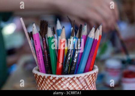 Gros plan mettant en valeur la beauté des matériaux artistiques, parfait pour les concepts éducatifs, l'inspiration, les projets de design et représenter l'imagination Banque D'Images