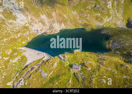 Vue aérienne du Lago Cernello en été. Valgoglio, Val Seriana, Bergamo district, Lombardie, Italie, Europe du Sud. Banque D'Images