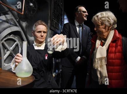 Paris, France. 02 octobre 2025. Inauguration de Marie Curie au Musée Grévin à Paris, France le 2 octobre 2025. Photo par Alain Apaydin/ABACAPRESS crédit : Abaca Press/Alamy Live News Banque D'Images