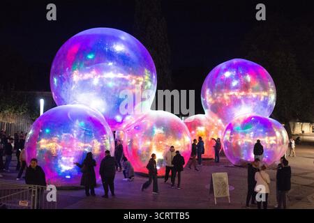 Essen, Allemagne. 02 octobre 2025. L'installation lumineuse d'Evanescent par Atelier Sisu est vue lors du traditionnel festival de lumière d'Essen 2025 à Essen, Allemagne, le 2 octobre 2025. (Photo de Ying Tang/NurPhoto)0 crédit : NurPhoto SRL/Alamy Live News Banque D'Images