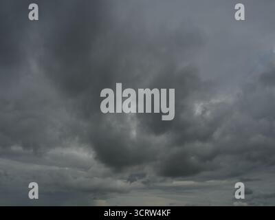 Les formations de nuages Cumulonimbus ciel tropical sur Nimbus , déménagement , Abstract background du phénomène naturel et des nuages gris hunk , Thaïlande Banque D'Images