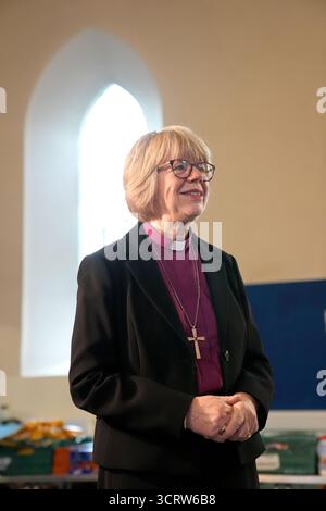 Archevêque de Cantorbéry-désigné Dame Sarah Mullally lors d'une visite à l'église All Saints de Cantorbéry, Kent, avant son annonce en tant que 106e archevêque de Cantorbéry, la première fois qu'une femme est nommée à ce rôle dans l'histoire de l'Église d'Angleterre. Date de la photo : vendredi 3 octobre 2025. Banque D'Images