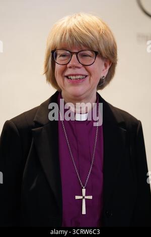Archevêque de Cantorbéry-désigné Dame Sarah Mullally lors d'une visite à l'église All Saints de Cantorbéry, Kent, avant son annonce en tant que 106e archevêque de Cantorbéry, la première fois qu'une femme est nommée à ce rôle dans l'histoire de l'Église d'Angleterre. Date de la photo : vendredi 3 octobre 2025. Banque D'Images