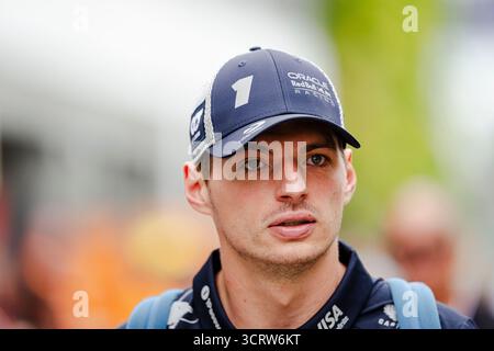 Singapour. 03 Oct, 2025. Max Verstappen 1 (NED) Oracle Red Bull Racing RB21 arrive lors du Grand Prix de formule 1 Singapore Airlines 2025 sur le circuit de Marina Bay Street, Singapour, le 3 octobre 2025 crédit : Jun Da Tan/Every second Media crédit : Every second Media/Alamy Live News Banque D'Images