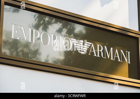 Emporio Armani, logo de la marque italienne de la maison de luxe sur l'extérieur d'une boutique sur Konigsallee, Dusseldorf Banque D'Images