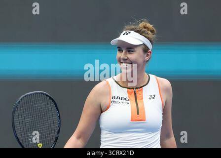 Pékin, Chine. 3 octobre 2025. Linda Noskova réagit après avoir remporté le quart de finale féminin entre Linda Noskova de la République tchèque Reoublic et Sonay Kartal de Grande-Bretagne au tournoi de tennis de l'Open de Chine 2025 à Pékin, Chine, le 3 octobre 2025. Crédit : ma Zihan/Xinhua/Alamy Live News Banque D'Images