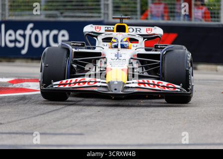 Singapour, Singapour. 03 Oct, 2025. Isack Hadjar, de France, pilote les (6) Visa Cash App Racing Bulls Formula One Team VCARB 02 lors de la première séance d'essais avant le Grand Prix de F1 de Singapour sur le circuit de Marina Bay Street. Crédit : SOPA images Limited/Alamy Live News Banque D'Images