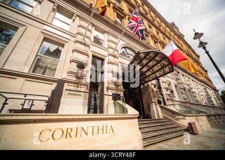 LONDRES - 23 AOÛT 2025 : le Corinthia London - hôtel de luxe cinq étoiles dans le centre de Londres, situé sur Whitehall près de la Tamise, Trafalgar Square Banque D'Images