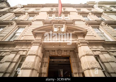 LONDRES - 26 AOÛT 2025 : Christie's London - Grande maison de vente aux enchères située au 8 King Street, St James's, Londres Banque D'Images