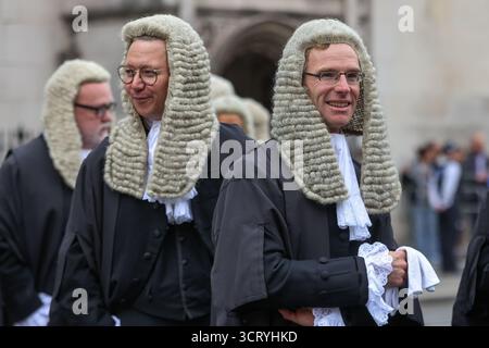 Londres, Royaume-Uni. 1er octobre 2025. Les juges et les membres de la profession juridique marquent le début de l'année juridique avec un service religieux à l'abbaye de Westminster à Londres, puis se rendent au Parlement pour une réception organisée par le Lord Chancellor. Crédit : SOPA images Limited/Alamy Live News Banque D'Images