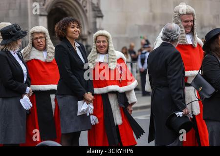 Londres, Royaume-Uni. 1er octobre 2025. Les juges et les membres de la profession juridique marquent le début de l'année juridique avec un service religieux à l'abbaye de Westminster à Londres, puis se rendent au Parlement pour une réception organisée par le Lord Chancellor. Crédit : SOPA images Limited/Alamy Live News Banque D'Images