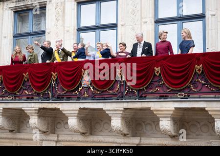 La princesse Catharina-Amalia des pays-Bas la Reine Maxima des pays-Bas, le Roi Willem-Alexander des pays-Bas, le Grand-Duc Henri du Luxembourg, le Grand-Duc Guillaume du Luxembourg et la Grande-Duchesse Stéphanie avec leurs fils François et Charles Grand-Duchesse Maria Teresa, le Roi Philippe de Belgique, la Reine Mathilde et la Princesse héritière de Belgique Elisabeth lors de la cérémonie d'abdication du Grand-Duc Henri au Palais Grand-Ducal de Luxembourg le 3 octobre 2025. Le Luxembourg va aujourd'hui envoûter un nouveau souverain avec le prince Guillaume qui succédera à son père, le grand-duc Henri, qui officiait Banque D'Images