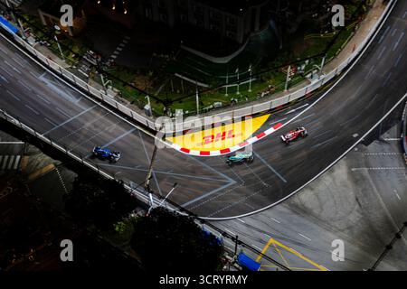 Singapour. 03 Oct, 2025. Alexander Albon 23 (THA) Williams FW47 Fernando Alonso 14 (ESP) Aston Martin Aramco F1 AMR25 Lewis Hamilton 44 (GBR) Scuderia Ferrari SF-25 lors du Grand Prix de formule 1 Singapore Airlines Singapore 2025 au Marina Bay Street circuit, Singapour le 3 octobre 2025 crédit : Jun Da Tan/Every second Media crédit : Every second Media/Alamy Live News Banque D'Images