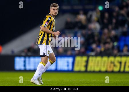 Arnhem, pays-Bas. 03 Oct, 2025. ARNHEM, 03-10-2025, GelreDome, saison 2025/2026, Néerlandais Keuken Kampioen Divisie football, match entre vitesse et Jong FC Utrecht, la photo montre le joueur de vitesse Elias Huth regarde sur crédit : Pro Shots/Alamy Live News Banque D'Images