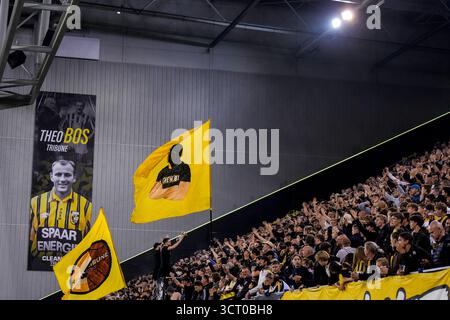 Arnhem, pays-Bas. 03 Oct, 2025. ARNHEM, 03-10-2025, GelreDome, saison 2025/2026, Néerlandais Keuken Kampioen Divisie, match entre vitesse et Jong FC Utrecht, la photo montre les supporters de vitesse montrer leur soutien crédit : Pro Shots/Alamy Live News Banque D'Images
