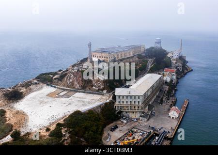 Vue aérienne de l'île d'Alcatraz et du pénitencier fédéral en Californie Banque D'Images