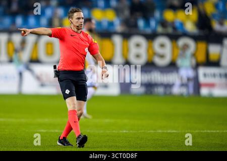 Arnhem, pays-Bas. 03 Oct, 2025. ARNHEM, 03-10-2025, GelreDome, saison 2025/2026, football néerlandais Keuken Kampioen Divisie, match entre vitesse et Jong FC Utrecht, arbitre Laurens Gerrets crédit : Pro Shots/Alamy Live News Banque D'Images
