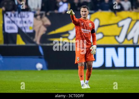 Arnhem, pays-Bas. 03 Oct, 2025. ARNHEM, 03-10-2025, GelreDome, saison 2025/2026, Néerlandais Keuken Kampioen Divisie football, match entre vitesse et Jong FC Utrecht, photo montre le gardien de vitesse Maximilian Brull Gestures crédit : Pro Shots/Alamy Live News Banque D'Images