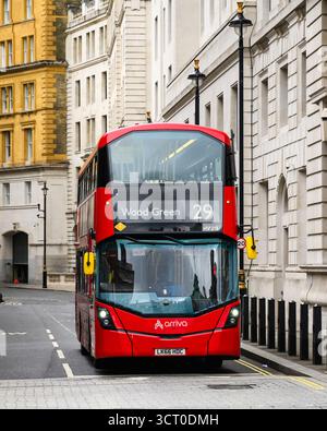 Londres, Royaume-Uni - 10 septembre 2025 ; arriva London bus à impériale rouge sur la route 29 jusqu'à Wood Green par l'avant Banque D'Images