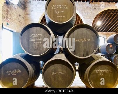 Sherry fût signé par les membres de la famille royale espagnole des années 1920 et 1930 Gonzalez Byass bodegas Jerez de la Frontera Cádiz Andalousie Espagne Europe Banque D'Images