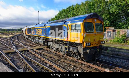 Shrewsbury, Angleterre, Royaume-Uni - 9 septembre 2025 ; GB Railargo classe 66 locomotive diesel en gros plan de transport de marchandises Banque D'Images