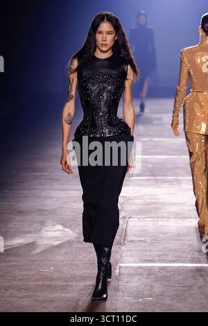 Paris, Frankreich. 02 octobre 2025. Défilé printemps-été 2026 MUGLER lors de la Fashion week de Paris le 2025 septembre - Paris, France, 02/10/2025 crédit : dpa/Alamy Live News Banque D'Images