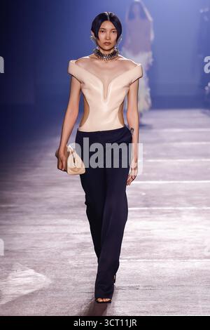 Paris, Frankreich. 02 octobre 2025. Défilé printemps-été 2026 MUGLER lors de la Fashion week de Paris le 2025 septembre - Paris, France, 02/10/2025 crédit : dpa/Alamy Live News Banque D'Images