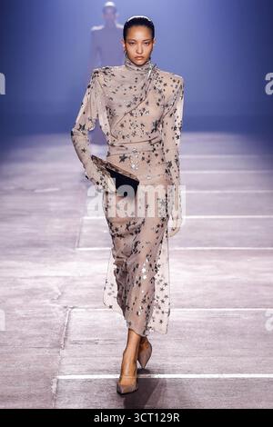 Paris, Frankreich. 02 octobre 2025. Défilé printemps-été 2026 MUGLER lors de la Fashion week de Paris le 2025 septembre - Paris, France, 02/10/2025 crédit : dpa/Alamy Live News Banque D'Images