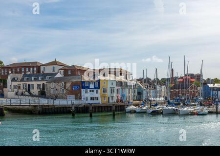 Hope Street, Weymouth, Royaume-Uni - 5 septembre 2025 : voiliers amarrés dans le port de Weymouth. Banque D'Images