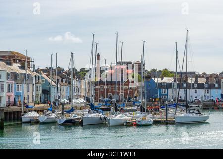 Hope Street, Weymouth, Royaume-Uni - 5 septembre 2025 : voiliers amarrés dans le port de Weymouth. Banque D'Images