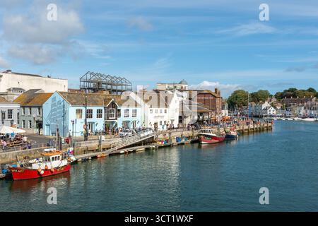 Custom House Quay, Weymouth, Royaume-Uni - 5 septembre 2025 : bateau de pêche amarré dans le port de Weymouth. Banque D'Images