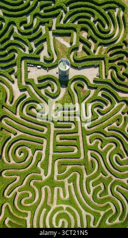 Vue aérienne de dessus du jardin géométrique Green Maze Labyrinth Banque D'Images