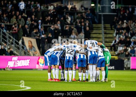 Odense, Danemark. 03 Oct, 2025. Les joueurs d'Odense BK se réunissent dans un caucus lors du match de 3F Superliga entre Odense BK et Sonderjyske au nature Energy Park à Odense. Crédit : Gonzales photo/Alamy Live News Banque D'Images