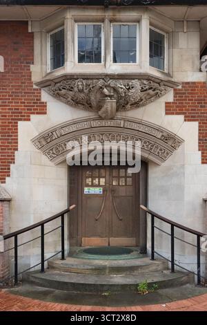 Battersea Reference Library est une bibliothèque de référence dans un bâtiment classé Grade II à Altenburg Gardens, Battersea, Londres, Angleterre Banque D'Images