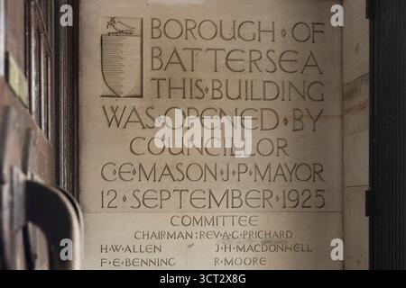 Battersea Reference Library est une bibliothèque de référence dans un bâtiment classé Grade II à Altenburg Gardens, Battersea, Londres, Angleterre Banque D'Images