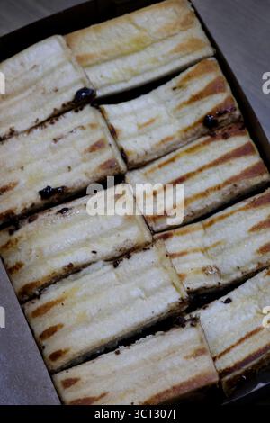 Roti bakar Bandung avec pâte à tartiner au chocolat, un pain grillé populaire de rue Banque D'Images