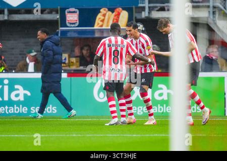 Rotterdam - Joshua Kitolano de Sparta Rotterdam, Teo Quintero de Sparta Rotterdam célébrant le 3-1 lors de la huitième manche de la saison Eredivisie 2025/2026. Le match se déroule entre le Sparta Rotterdam et l'Ajax au Het Kasteel le 4 octobre 2025 à Rotterdam, aux pays-Bas. (VK Sportphoto/Danny de Groot) Banque D'Images