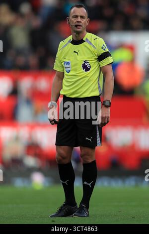 Old Trafford, Manchester, Royaume-Uni. 4 octobre 2025. Premier League Football, Manchester United contre Sunderland ; arbitre Stuart Atwell crédit : action plus Sports/Alamy Live News Banque D'Images