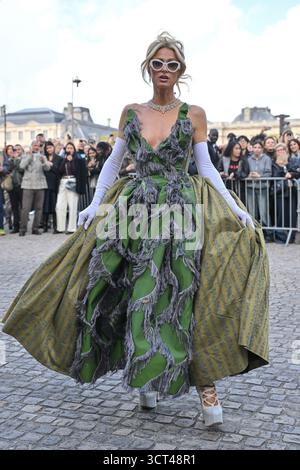 Paris, France. 5 octobre 2025. Paris, France. 04 octobre 2025. Paris Hilton arrivée au salon Vivienne Westwood lors de la semaine de la mode à Paris, France le 4 octobre 2025. Photo de Julien Reynaud/APS-médias/ABACAPRESS.COM crédit : Abaca Press/Alamy Live News crédit : Abaca Press/Alamy Live News Banque D'Images