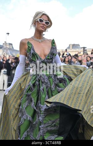 Paris, France. 5 octobre 2025. Paris, France. 04 octobre 2025. Paris Hilton arrivée au salon Vivienne Westwood lors de la semaine de la mode à Paris, France le 4 octobre 2025. Photo de Julien Reynaud/APS-médias/ABACAPRESS.COM crédit : Abaca Press/Alamy Live News crédit : Abaca Press/Alamy Live News Banque D'Images