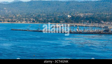 Vue aérienne de la marina et du littoral à Monterey, Californie Banque D'Images