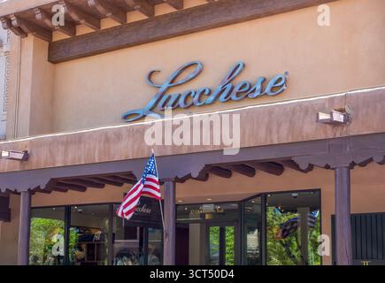 Santa Fe, NM, États-Unis - 15 mai 2025 : magasin Lucchese bottes et vêtements dans le centre-ville de Santa Fe Banque D'Images