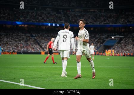 Federico Valverde et Güler lors du match de LaLiga contre Villarreal à Santiago Bernabeu, Madrid, 04/10/2025 Banque D'Images