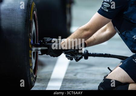 Singapour, Singapour. 02 octobre 2025. Red Bull Racing Pitstop lors du Grand Prix de formule 1 de Singapour 2025, 18ème manche du Championnat du monde de formule 1 FIA 2025 du 3 au 5 octobre 2025 sur le circuit de Marina Bay Street, à Singapour - photo André Ferreira/DPPI crédit : DPPI Media/Alamy Live News Banque D'Images