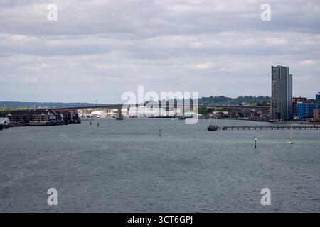 PORT DE SOUTHAMPTON, SOUTHAMPTON, HAMPSHIRE, ROYAUME-UNI - 4 MAI 2025 INFRASTRUCTURE PORTUAIRE Banque D'Images