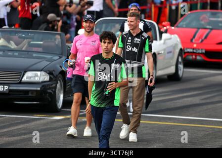 Singapour, Singapour. 05 octobre 2025. Gabriel Bortoleto (BRA) Sauber sur le défilé des pilotes. 05.10.2025. Championnat du monde de formule 1, Rd 18, Grand Prix de Singapour, Marina Bay Street circuit, Singapour, jour de la course. Crédit : James Moy/Alamy Live News Banque D'Images