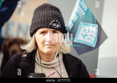 Londres, Royaume-Uni. 05 octobre 2025. Un supporter de London City lors du match de Super League FA Womens entre London City Lionesses et Liverpool au Copperjax Community Stadium à Londres, en Angleterre. Crédit : SPP Sport Press photo. /Alamy Live News Banque D'Images