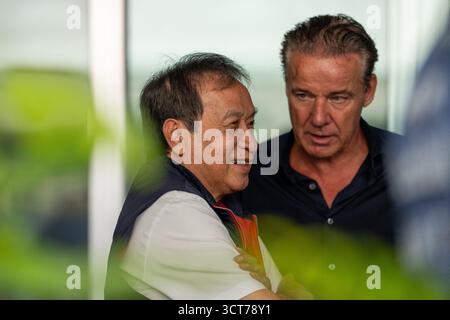 Singapour, Singapour. 05 octobre 2025. Chalerm Yoovidhya (THA) - Co-propriétaire, Red Bull Racing Raymond Vermeulen (NED) - gérant de Max Verstappen (NED) dimanche lors du Grand Prix de formule 1 Singapore Airlines Singapore 2025 au Marina Bay Street circuit le 5 octobre 2025. Photo par Antoine Lapeyre/ABACAPRESS.COM crédit : Abaca Press/Alamy Live News Banque D'Images