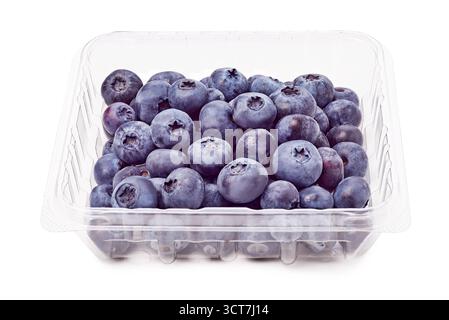 Bleuets frais et délicieux emballés dans un conteneur clair et en plastique pour vous Banque D'Images